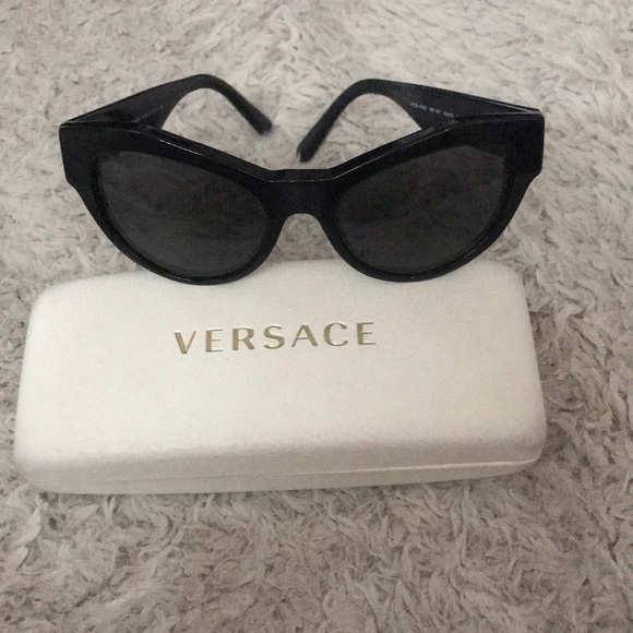 100% Authentic Versace Sunglasses model 4253 - Picture 2 of 6